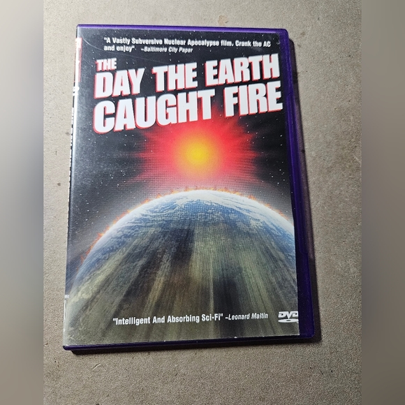 THE DAY THE EARTH CAUGHT FIRE - Picture 1 of 2